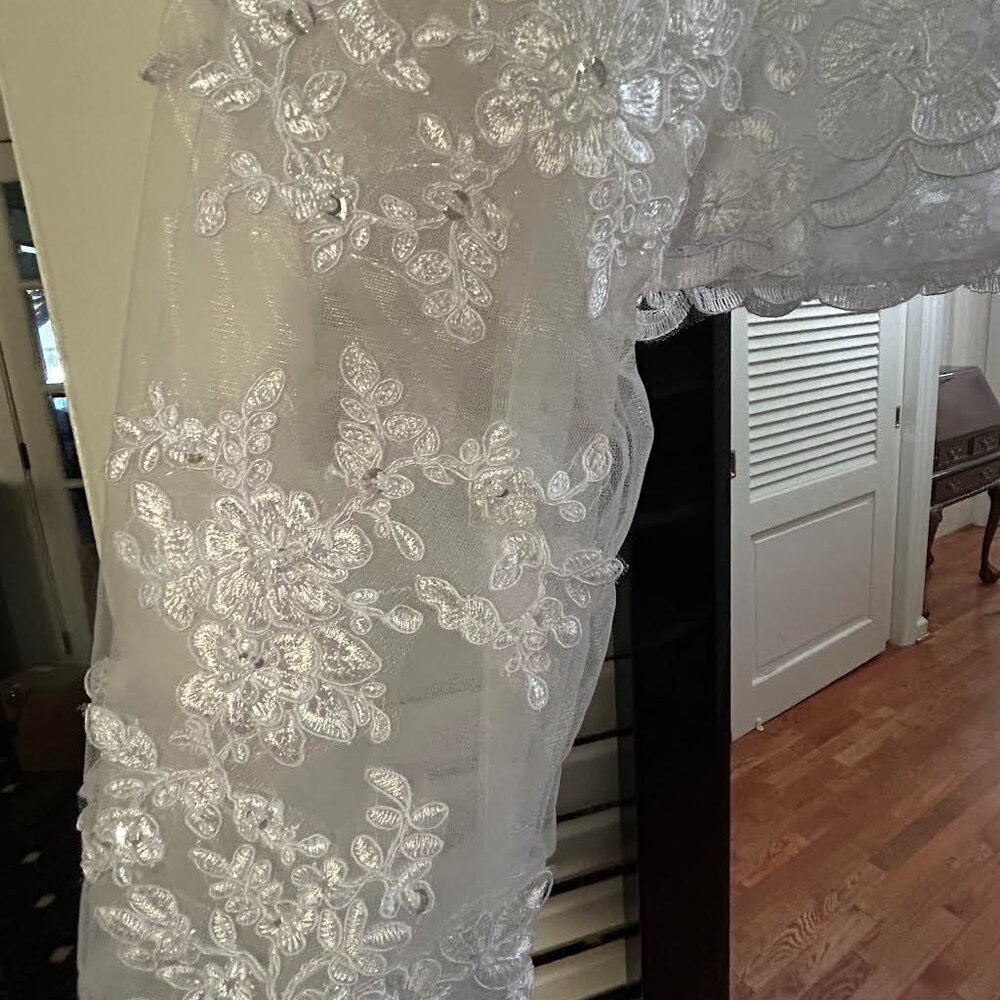 Gorgeous Lace & embroidered Wedding Jacket - Picture 7 of 11